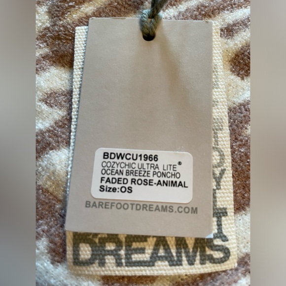 NEW WITH TAGS! Barefoot Dreams Ultra Lite Ocean Breeze PONCHO in Faded Rose OS - Picture 7 of 14